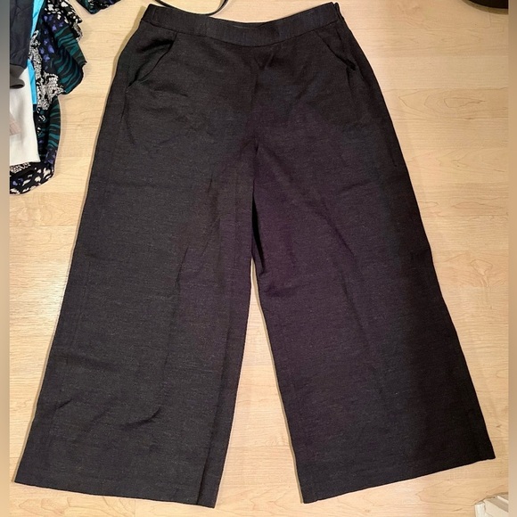 St. John 100% Wool Wide Leg High Waisted Crop Career Pants Stretch Pockets 10 - Picture 1 of 14